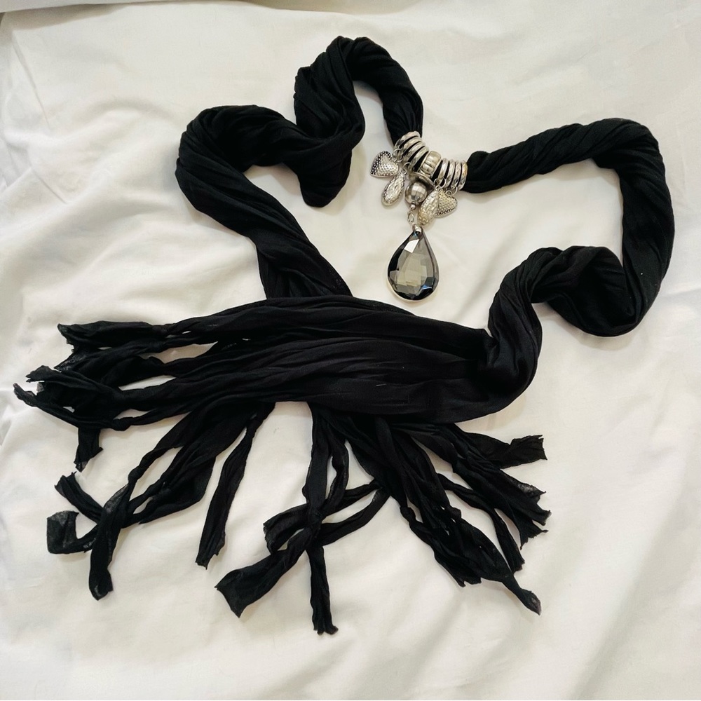STATEMENT Women’s Scarf with stunning smoke glass teardrop pendant OS